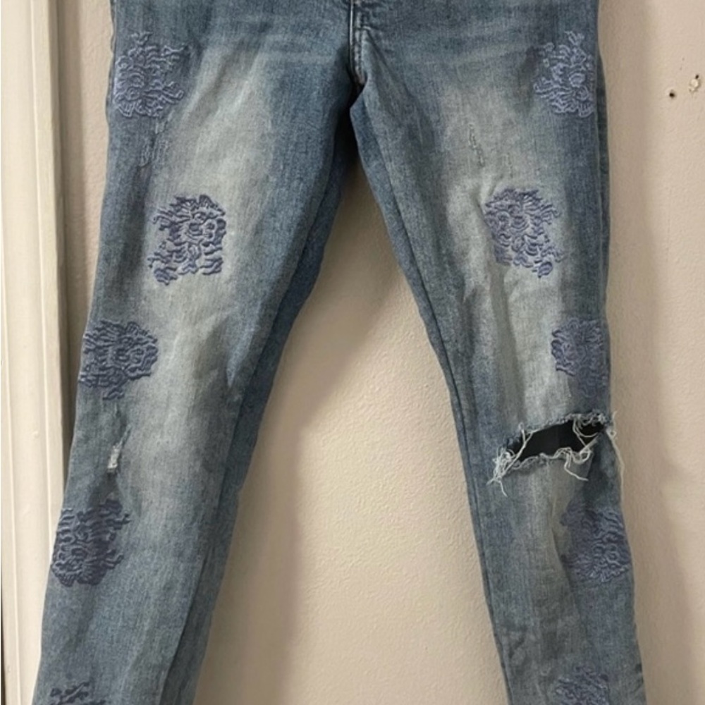 ECU - LUCKY BRAND AVA SKINNY-ROSE Embroidered